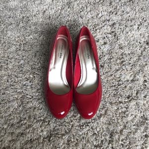 Predictions comfort plus red heels